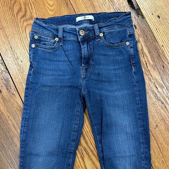 7 For All Mankind Women’s Jean - Picture 3 of 5
